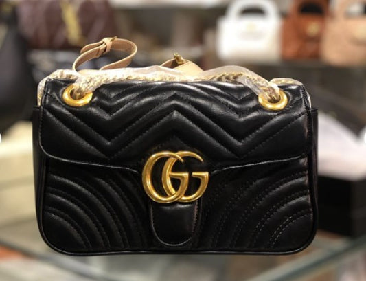 Luxury Gucci Matelassé Crossbody Bag (10 × 7 Inches) | Stylish Black Chevron Shoulder Purse | Elegant Designer Handbag for Women