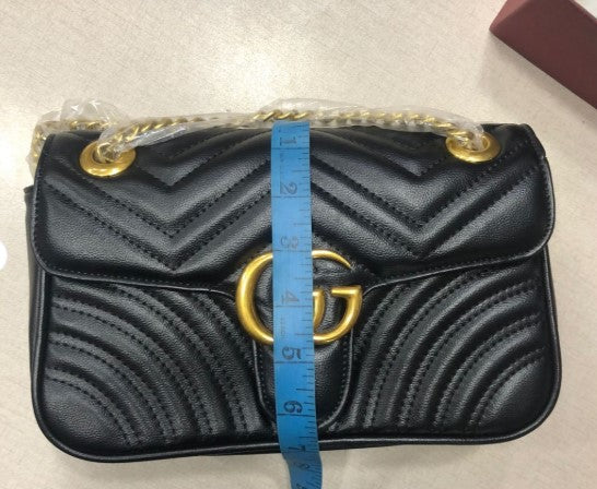 Luxury Gucci Matelassé Crossbody Bag (10 × 7 Inches) | Stylish Black Chevron Shoulder Purse | Elegant Designer Handbag for Women
